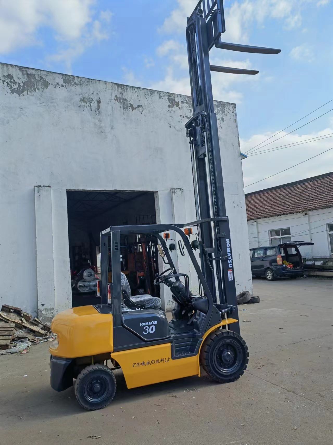 3ton Japan KOMATSU FD30 used forklift secondhand Multifunction excavator parts for sale