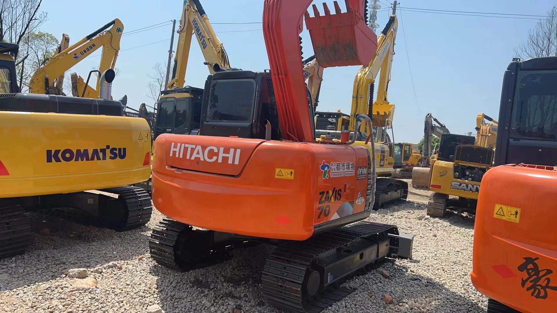 The crawler excavators 6.5Ton second hand engineering machinery digger used HITACHI ZX70 excavator for sale