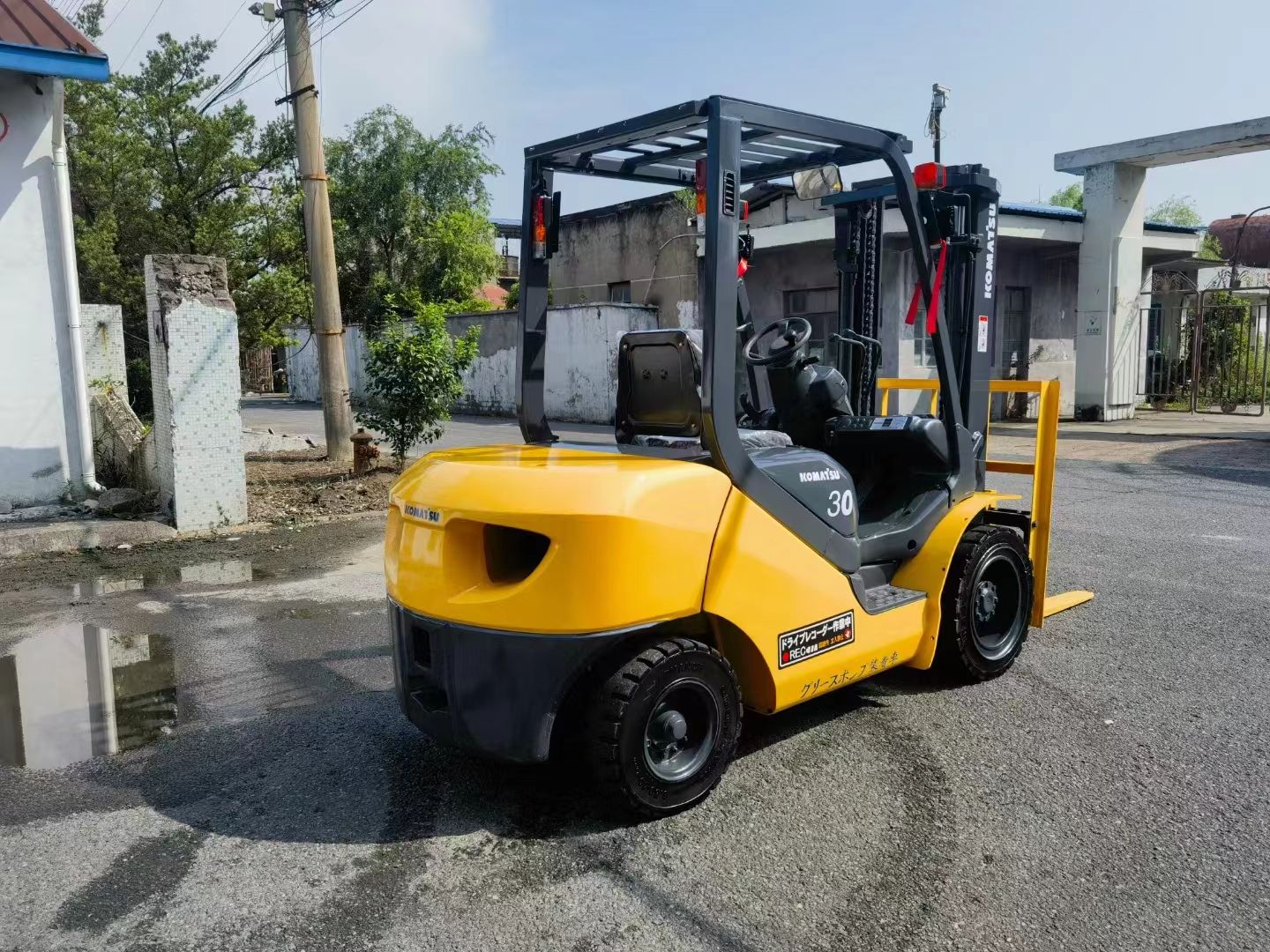 3.0ton Japan KOMATSU FD30 used forklift secondhand Multifunction excavator parts for sale