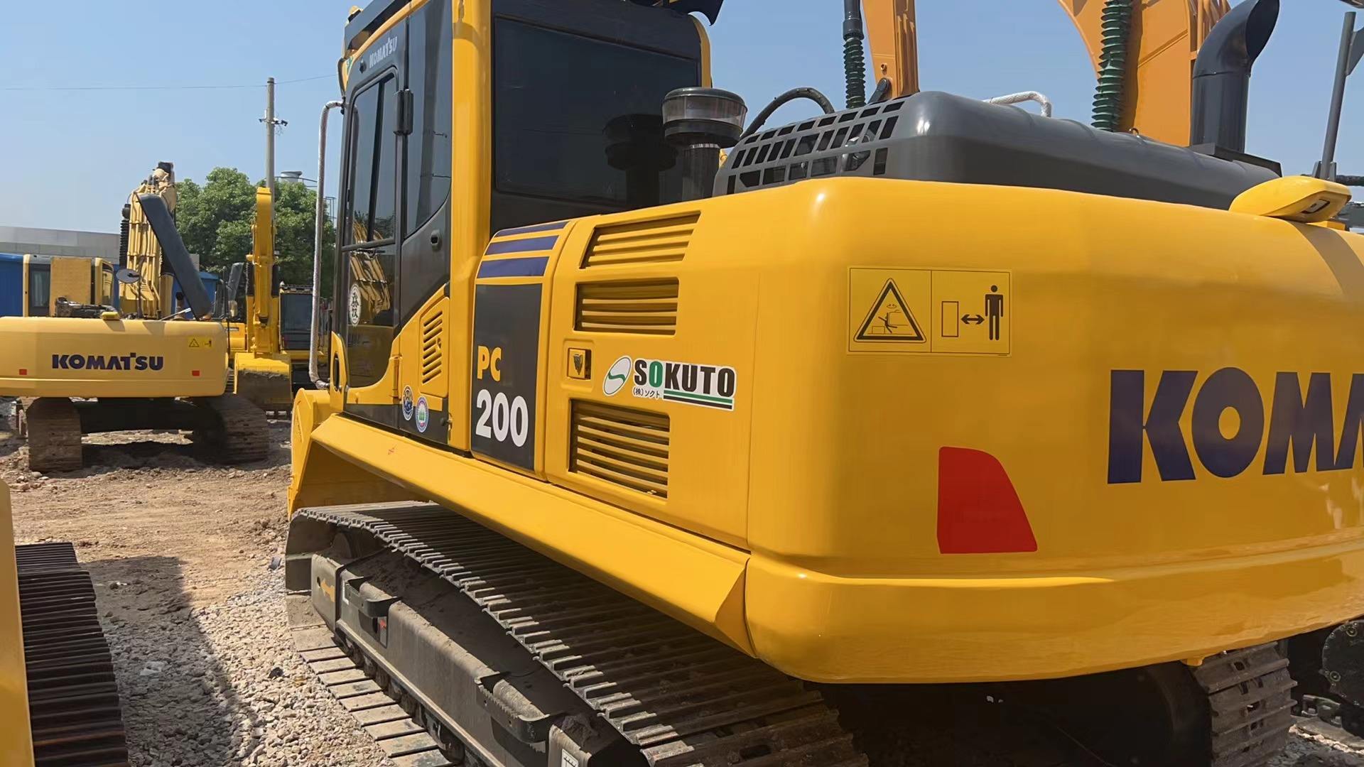 Japan used diesel powered Komatsu excavator PC200-8N1 manual operation secondhand excavator