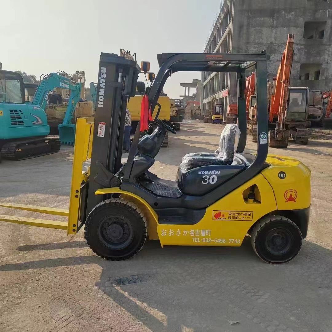 3.0ton Japan KOMATSU FD30 used forklift secondhand Multifunction excavator parts for sale