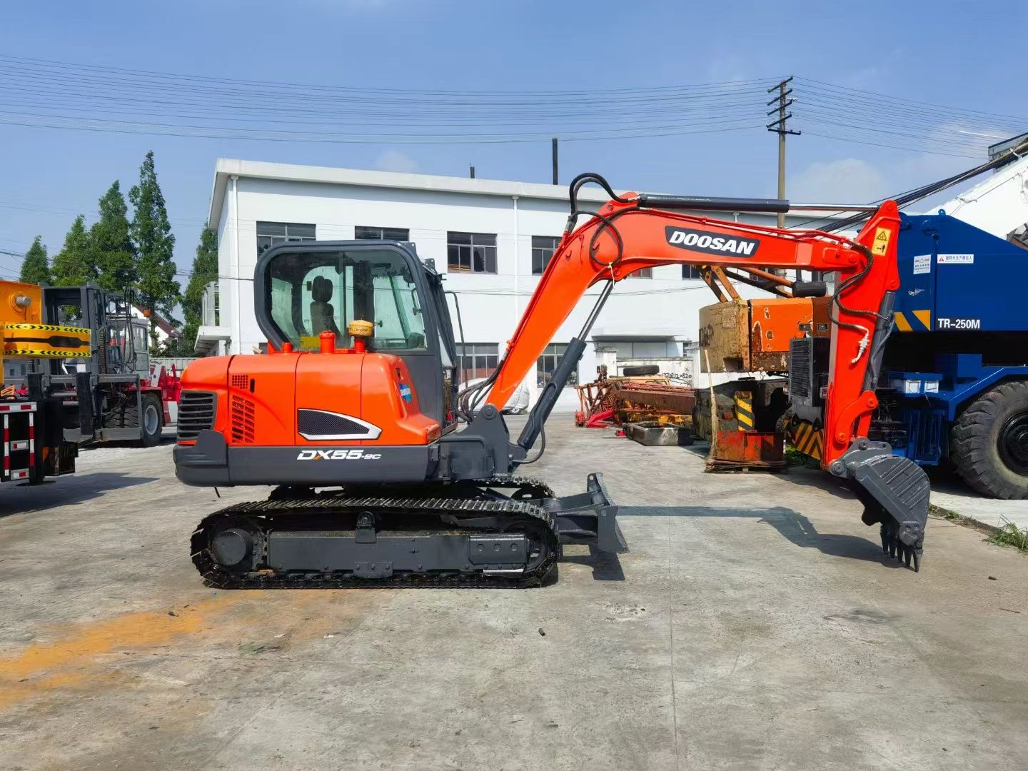 Used Excavator DOOSAN DX55 excavator with low price Original second hand mechanical excavator parts