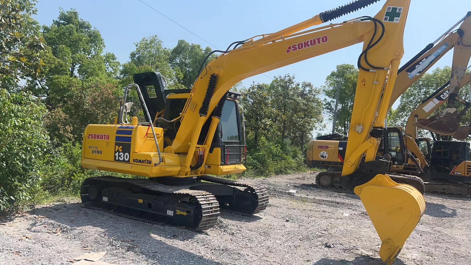 The new high quality 13 Ton second hand engineering machinery digger used Komatsu PC130 excavator