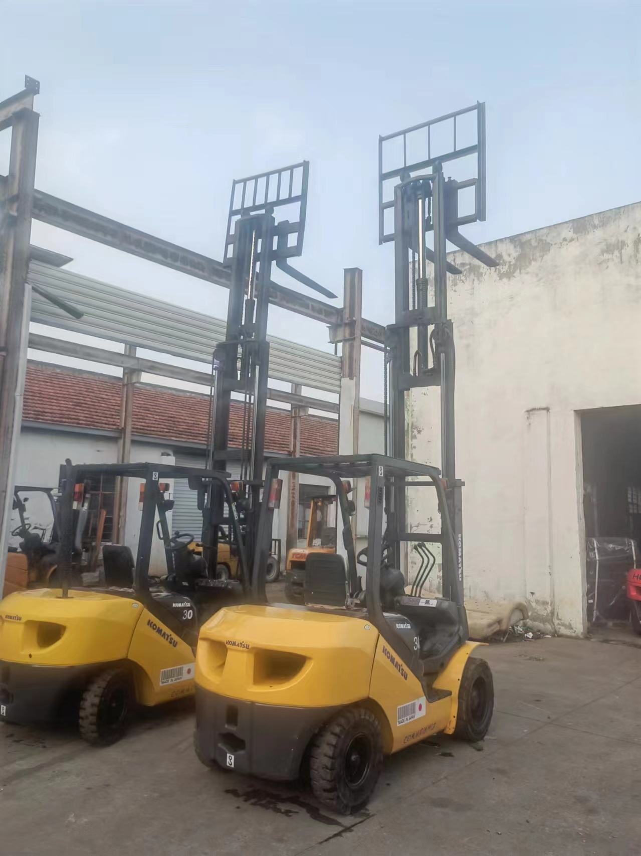 3ton Japan KOMATSU FD30 used forklift secondhand Multifunction excavator parts for sale