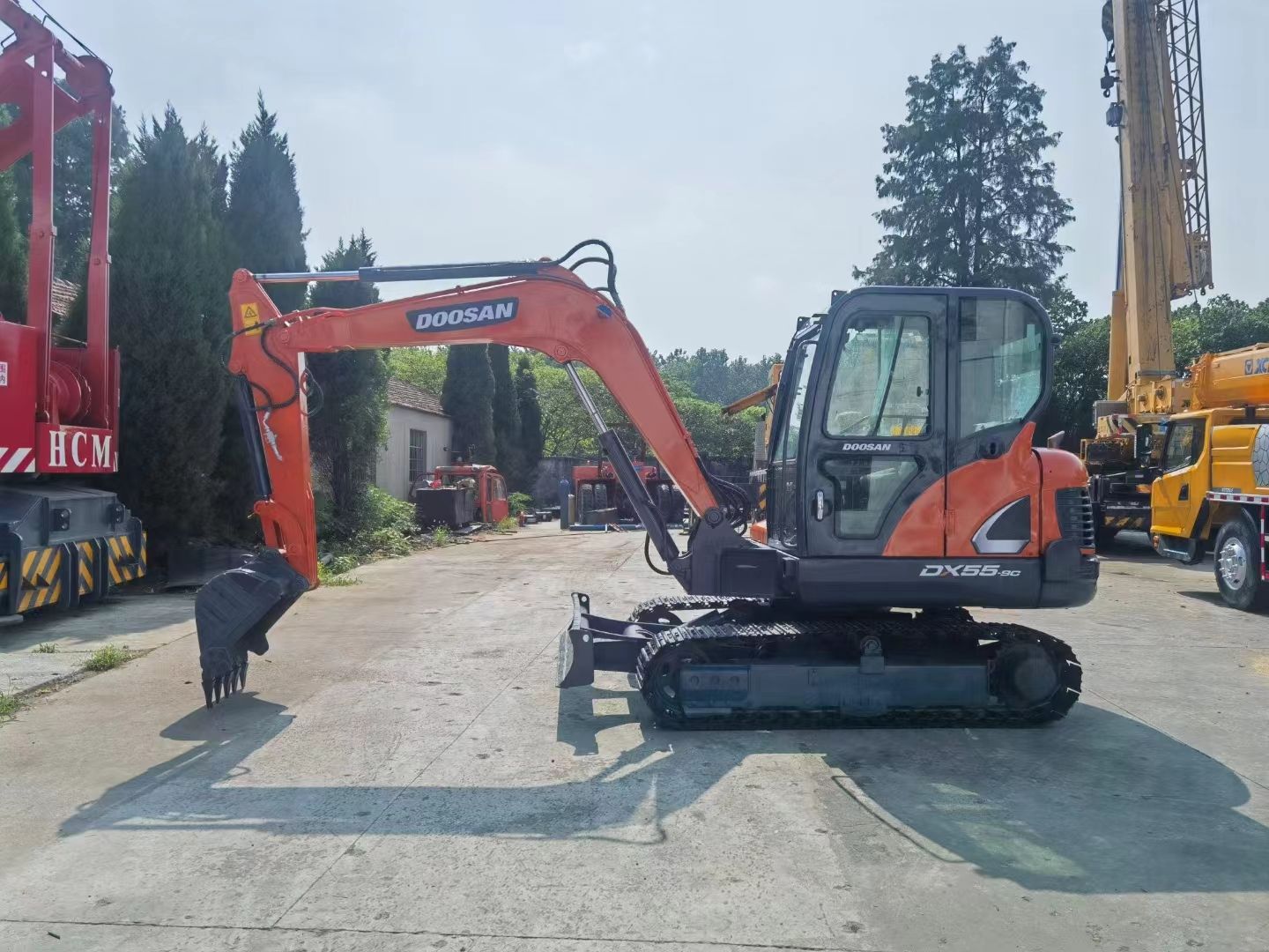 Used Excavator DOOSAN DX55 excavator with low price Original second hand mechanical excavator parts