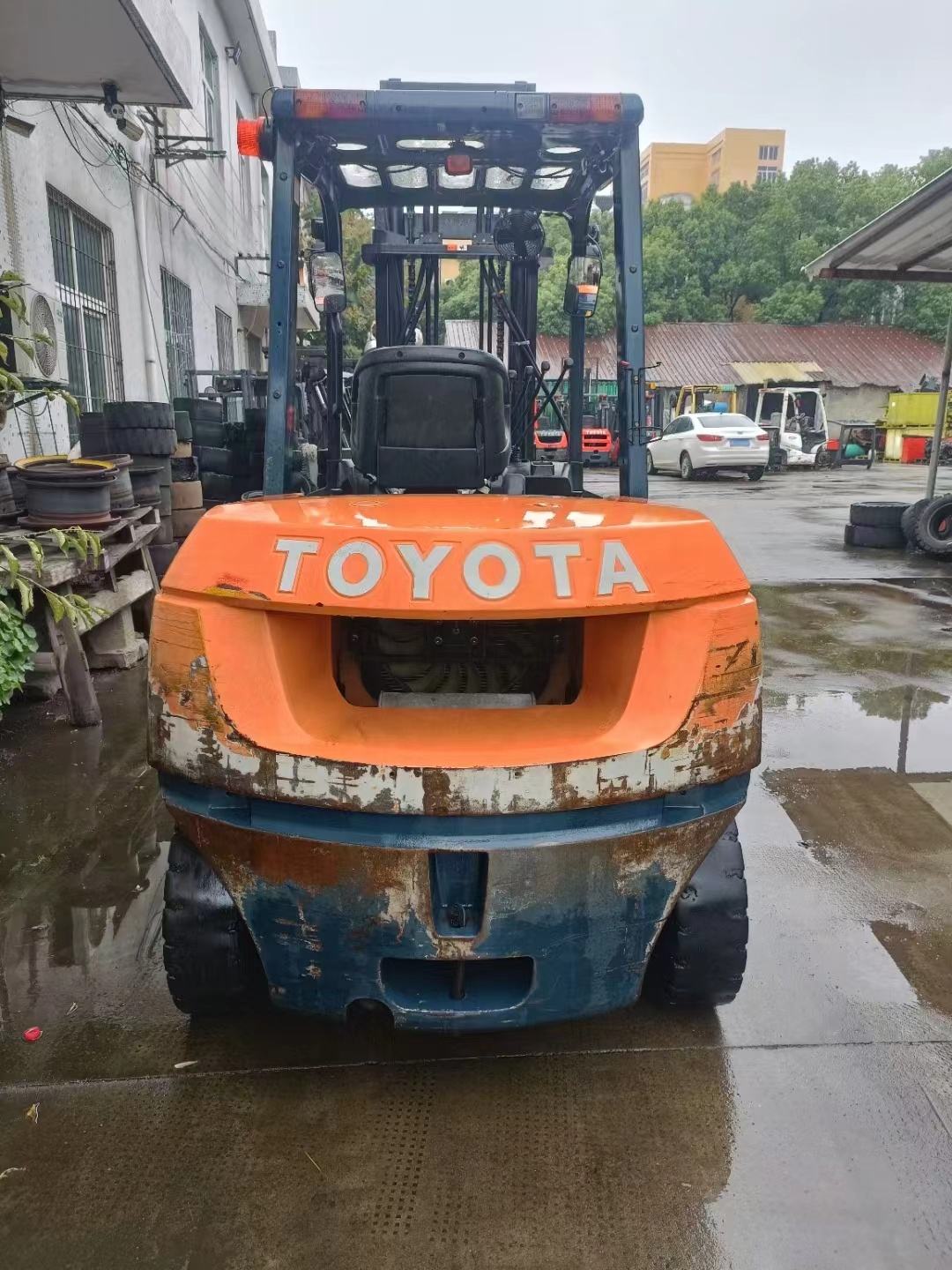 Cheap 4ton used Japan forklift FD40 secondhand Multifunction excavator parts toyota 4.0ton for sale