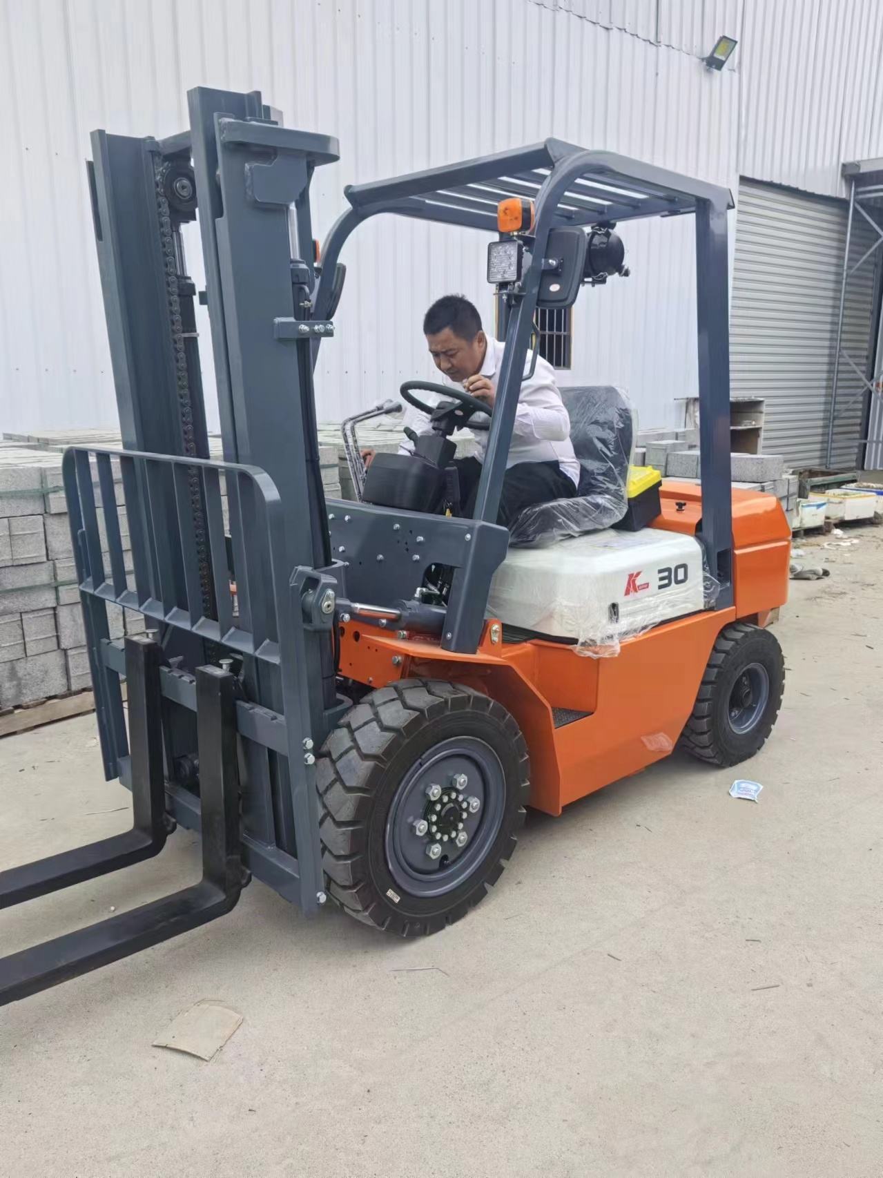 Secondhand China forklift Heli K30 diesel 3 ton diesel two mast used forklift cheap sale in stock
