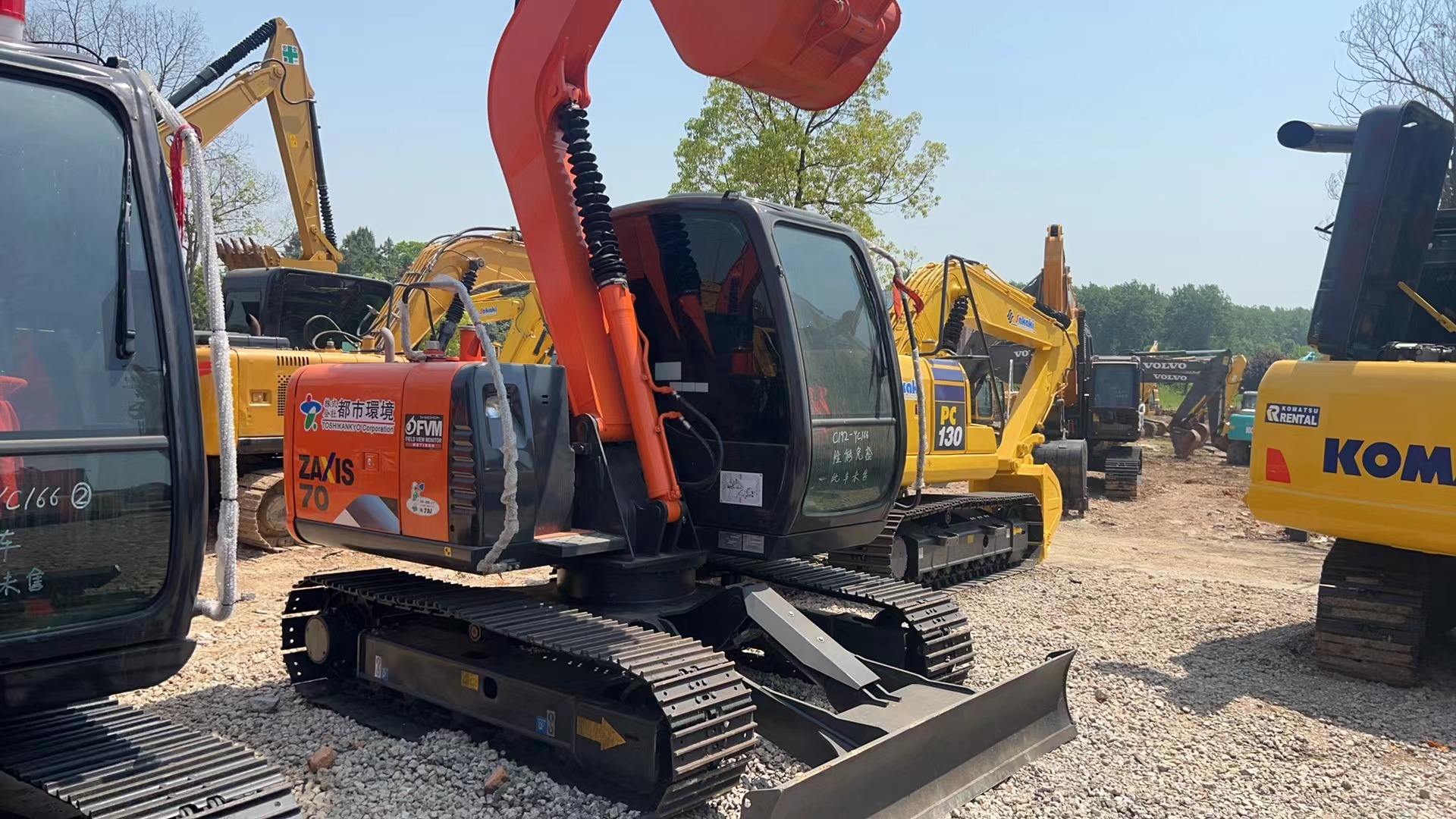 The crawler excavators 6.5Ton second hand engineering machinery digger used HITACHI ZX70 excavator for sale