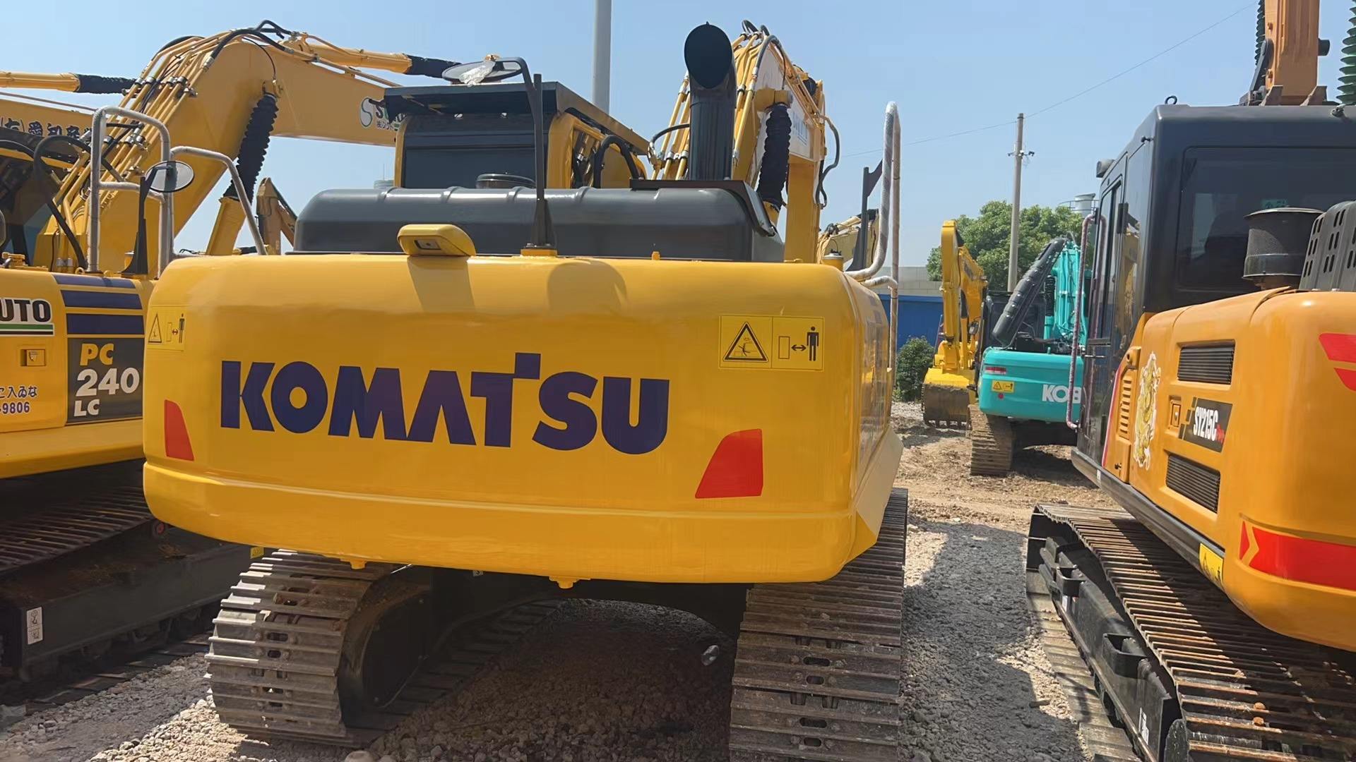 The crawler excavators 20 Ton second hand engineering machinery digger used Komatsu PC200-8N1 excavator for sale