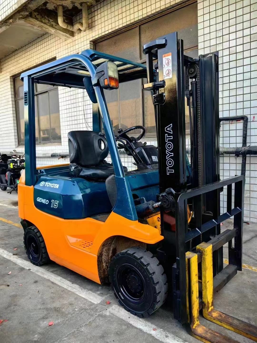 3.0tonToyota 8FD-30 used Japan forklift secondhand Multifunction excavator Japan forklift parts for sale