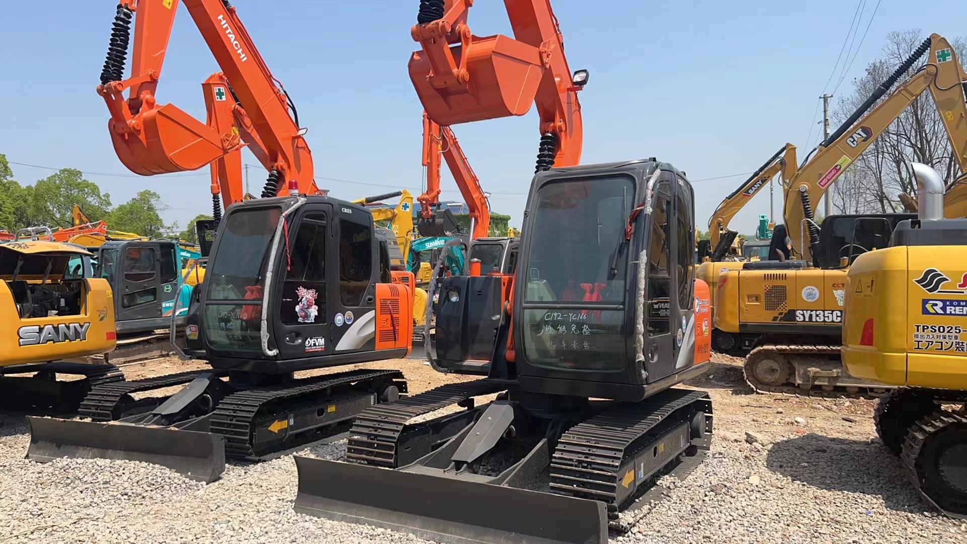 The crawler excavators 6.5Ton second hand engineering machinery digger used HITACHI ZX70 excavator for sale