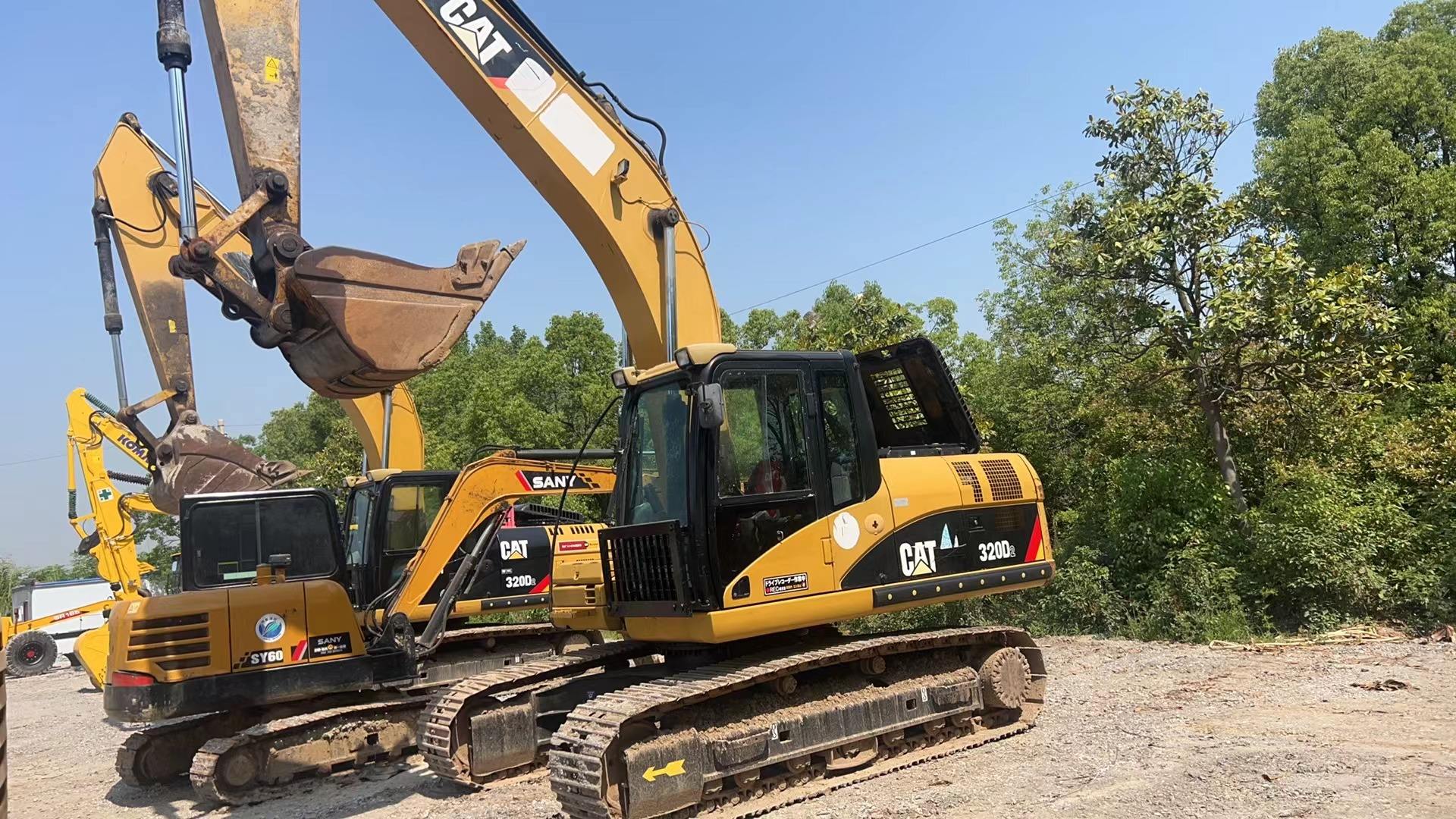 Caterpillar small used excavator CAT 320D2 secondhand diesel excavator Good condition and cheap price